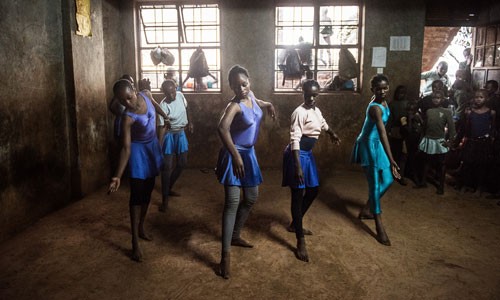 Lớp học múa ballet giữa khu ổ chuột ở Kenya 